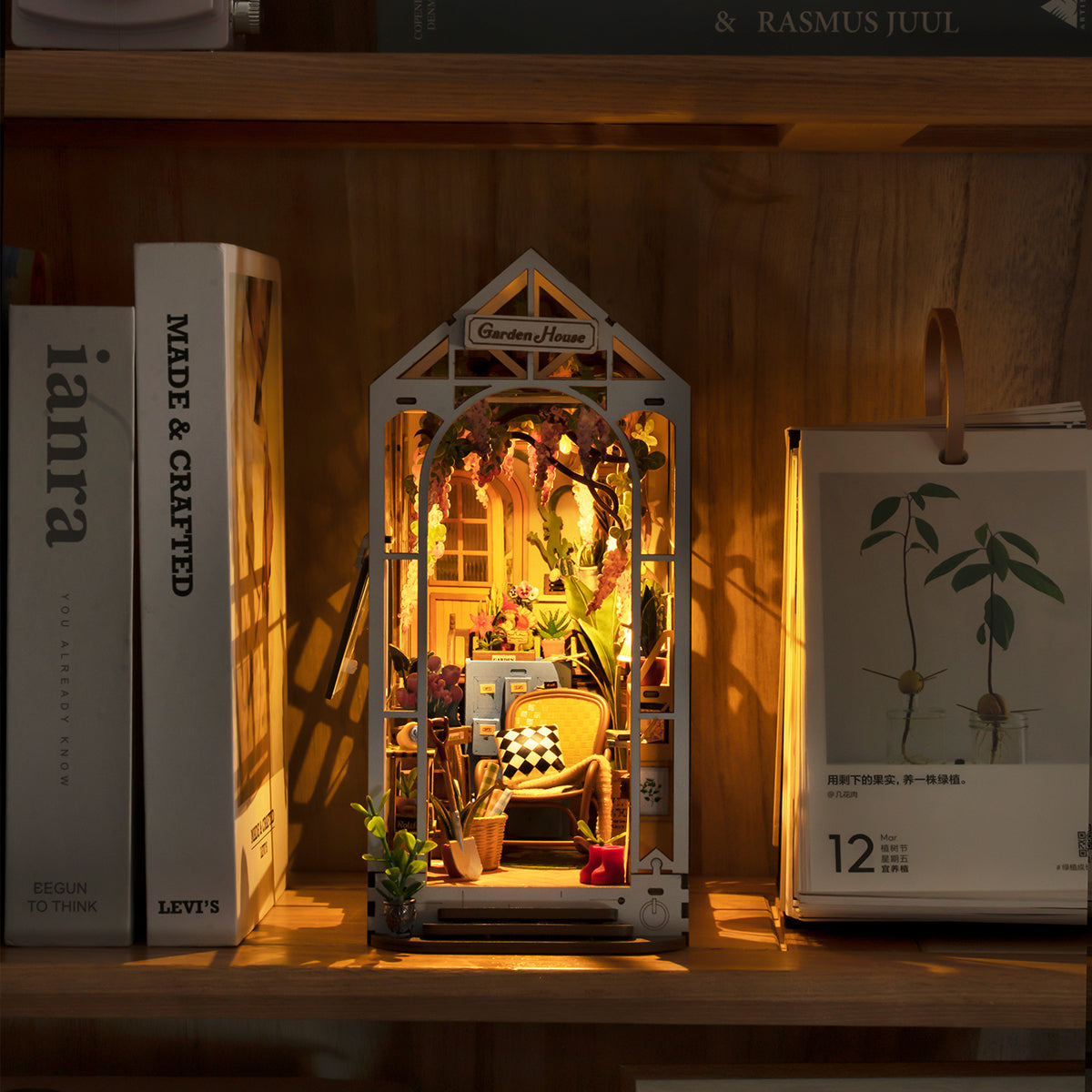 Book Nook Shelf Insert - Holiday Garden House | Rolife
