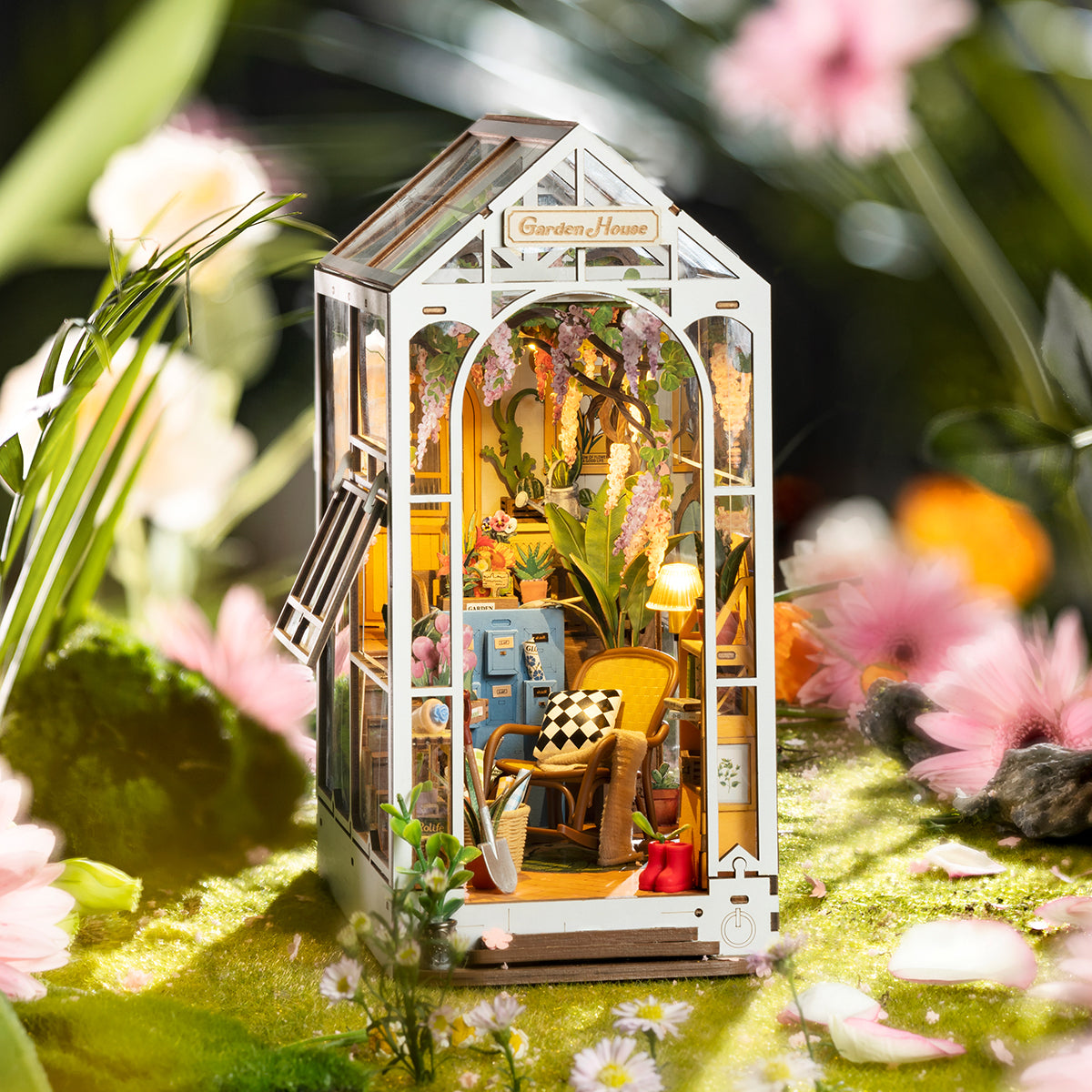 Book Nook Shelf Insert - Holiday Garden House | Rolife
