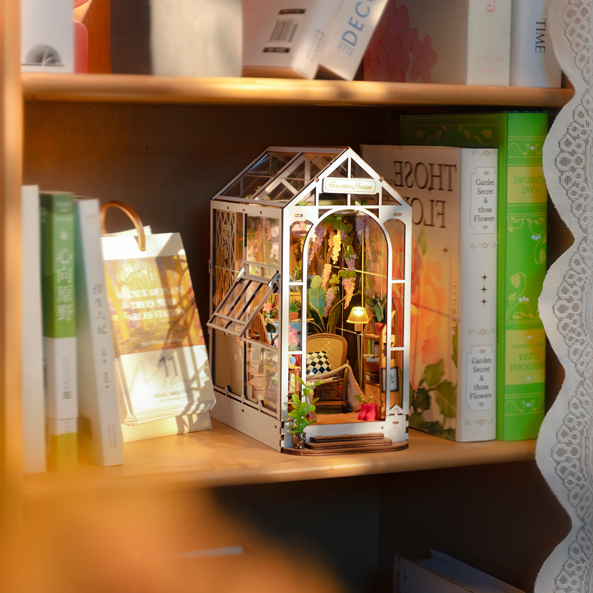 Book Nook Shelf Insert - Holiday Garden House | Rolife