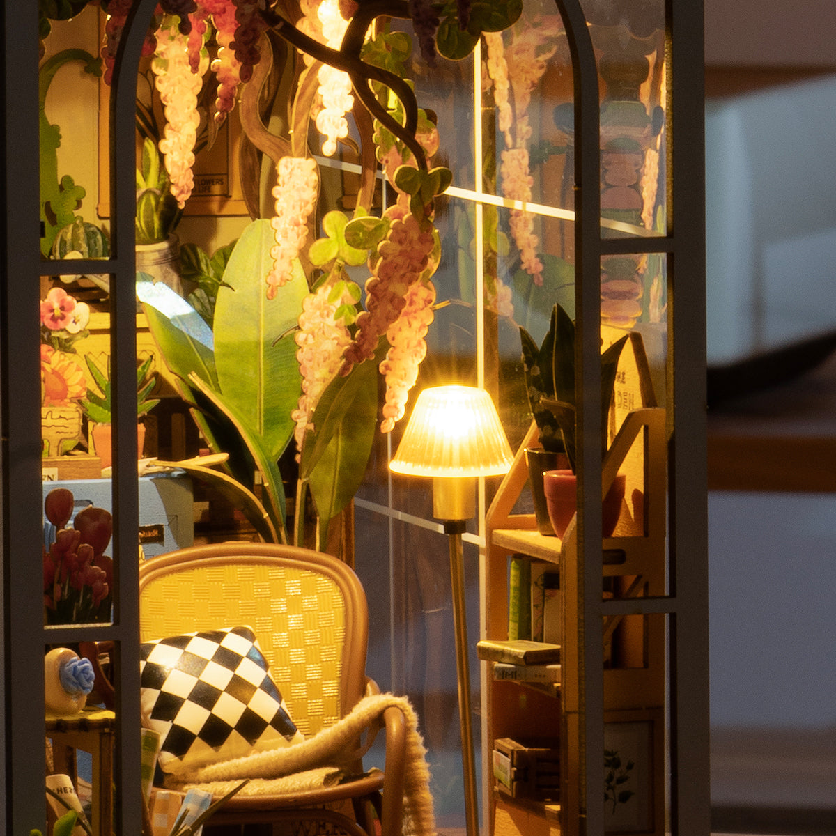 Book Nook Shelf Insert - Holiday Garden House | Rolife