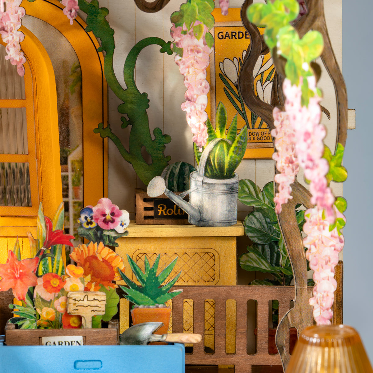 Book Nook Shelf Insert - Holiday Garden House | Rolife