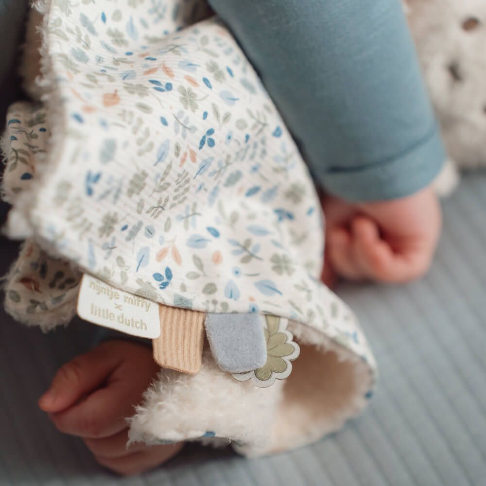Cuddle Cloth: Miffy Lucky Leaves | Pusheen