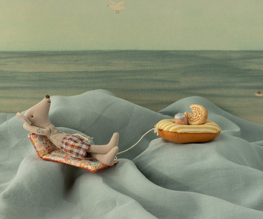 Beach Mouse Dad with Air Mattress Flower | Maileg