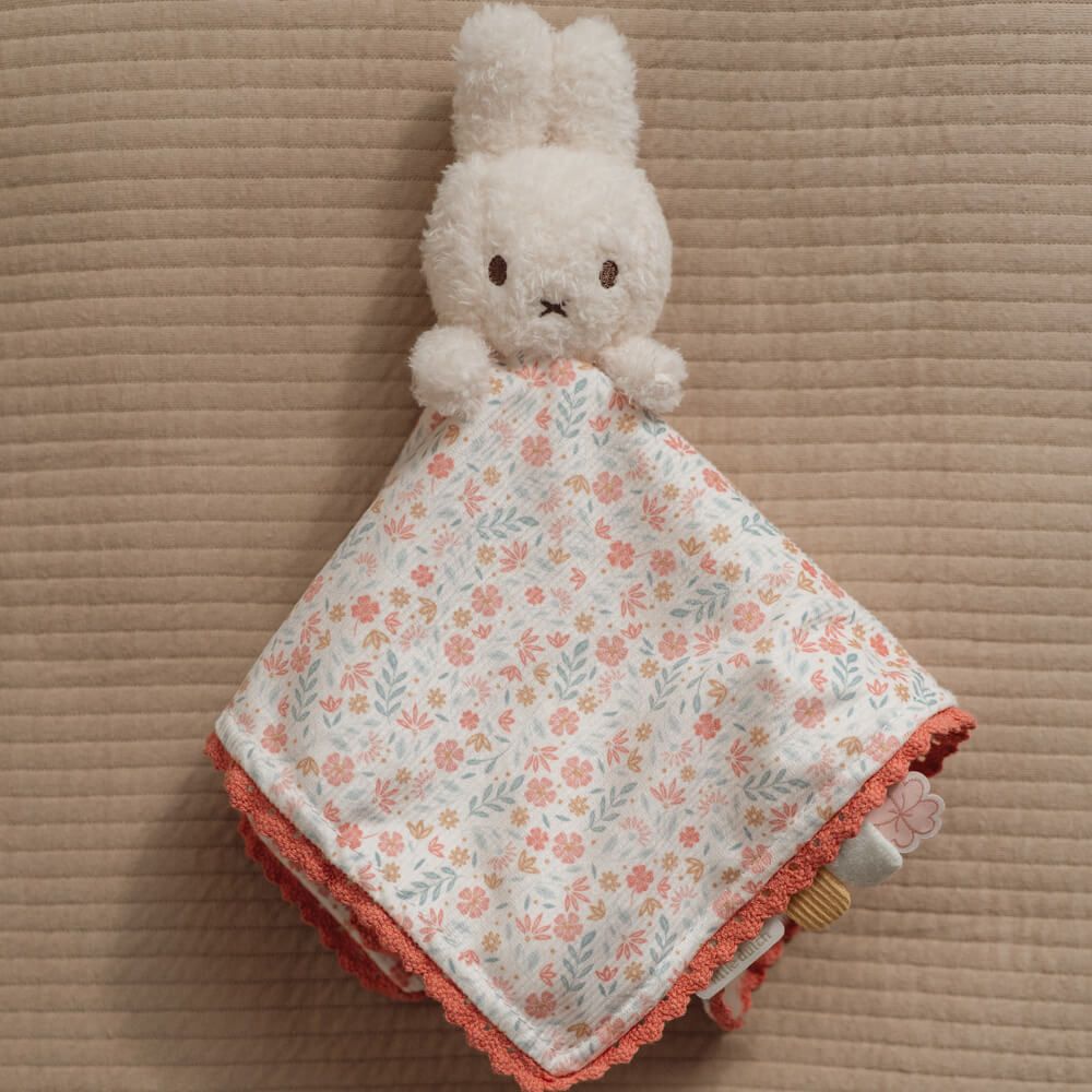 Cuddle Cloth: Miffy Lucky Blossom | Pusheen