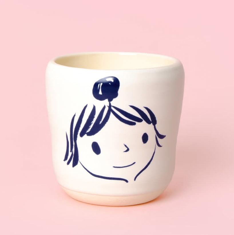Brut Cake Mug Elodie with image of a girl with top bun